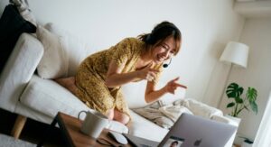 元トップランカーが明かすチャットレディが向いている人の特徴と稼ぐための適性チェック、稼げない人の共通点も