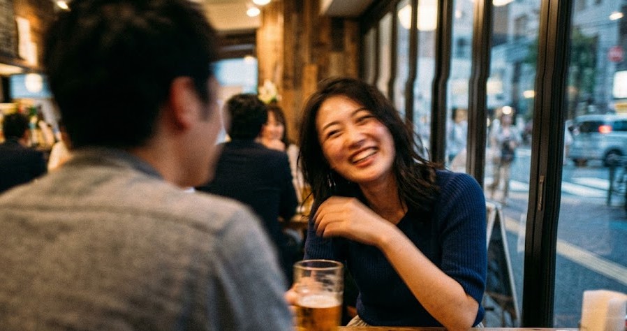 女性の脈ありサインとは?好きな男性にだけ見せる態度10選【会話・行動・LINE】